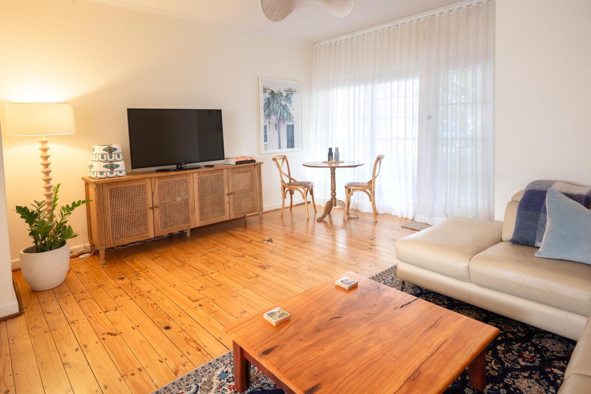 Six Kings - The Very Location Apartment